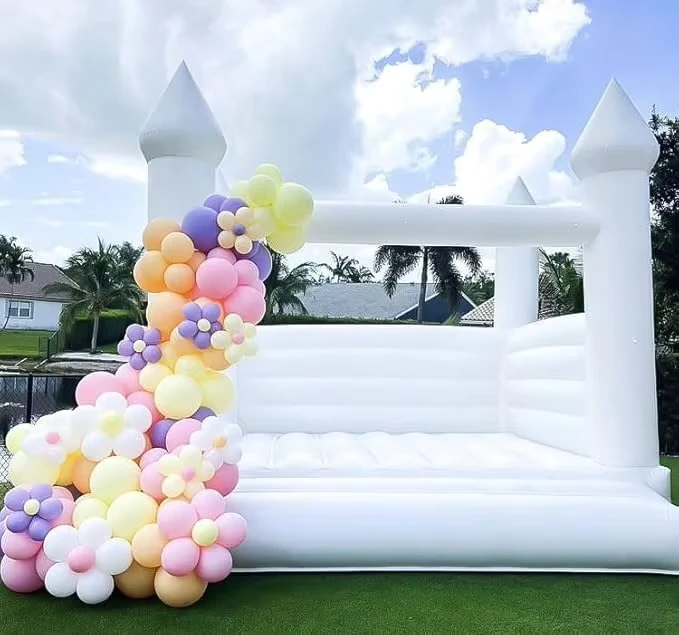 Castillo Inflable Comercial de PVC Blanco de 13 x 11.5 x 10 FT para Decoraciones de Bodas y Fiestas de Cumpleaños