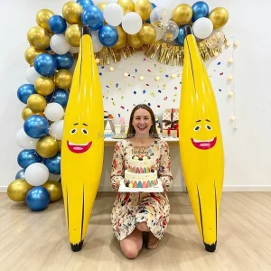 Flutuador de Piscina Inflável Gigante em PVC de 180 cm - Banana com Carinha Sorridente para Festas de Verão
