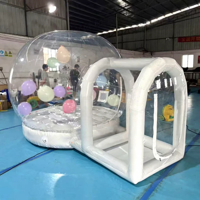 บ้านฟองสบู่สีขาวขนาด 2.5 ม. พร้อมลูกโป่งลอยอยู่ภายใน สนุกสำหรับเด็กในสนามเด็กเล่นในร่ม