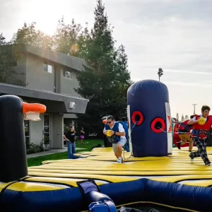 Arena di Gioco Gonfiabile Gladiatore Duel a Bungee Sportivo 4 Vie - Materiale PVC - Esperienza di Noleggio Emozionante - Facile da Montare
