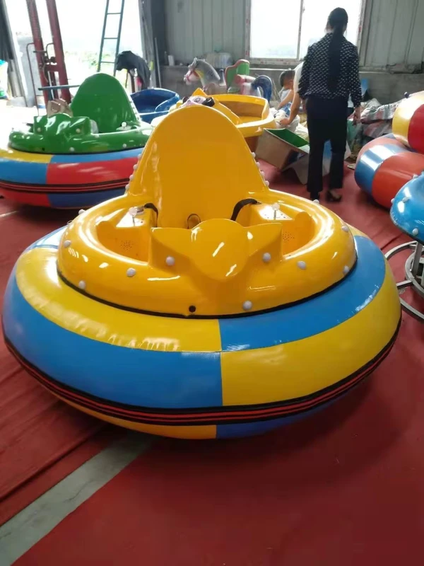 Coches de choque eléctricos para niños UFO, inflables, DC12V, coche de choque inflable para niños, giro de 360 grados