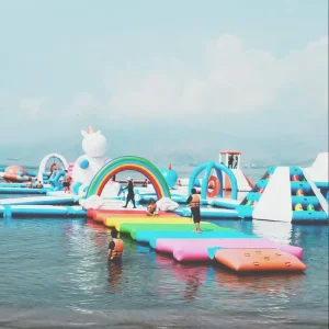 エアシールタイプ 浮遊型インフレータブル アクアパーク スプラッシュ ウォーターパーク カスタマイズデザイン