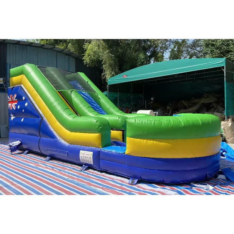 Cầu trượt nước hơi Australia với hồ bơi