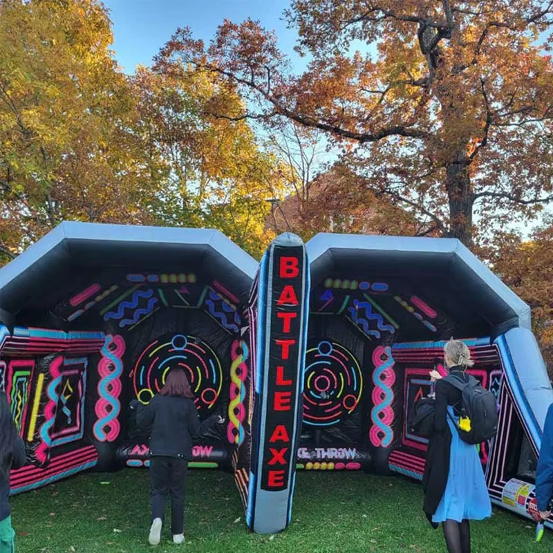 Permainan Inflatable Axe Throwing dengan LED Blacklight untuk Acara Karnaval, Penyewaan Pesta, Peralatan Permainan Lembut PVC