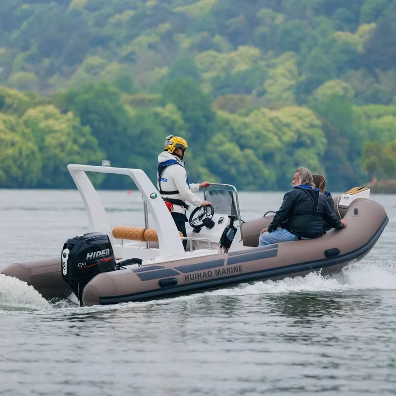 เรือดีไซน์ใหม่ รับรอง CE ตัวถังไฟเบอร์กลาส เรือ RIB 520 เรือพองลมแข็ง