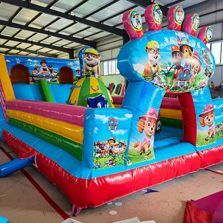 Castello gonfiabile per bambini con scivolo d'acqua