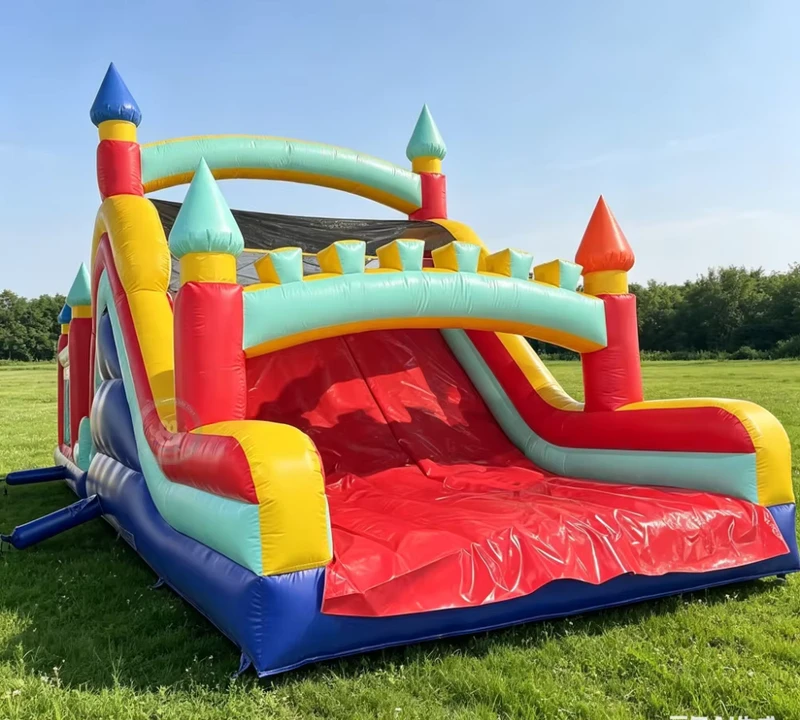 Lâu đài khí nén chướng ngại vật và cầu trượt nước 15 ft dài cho sử dụng thương mại