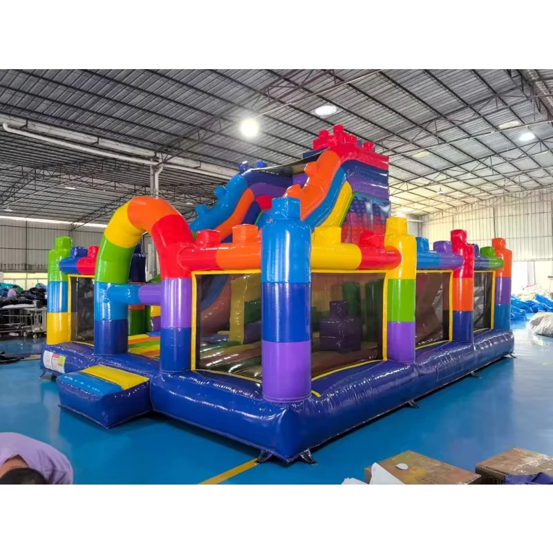 บล็อก PVC สีสันสำหรับกิจกรรมกลางแจ้ง ปราสาทกระโดดอินฟลาตเบิ้ลแบบคอมโบ สไลด์ ขนาด 7*6*6ม. ความจุ 250กก. โลโก้ที่กำหนดเอง