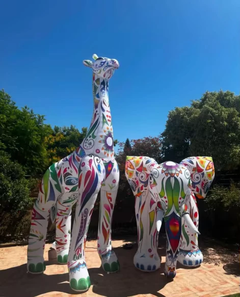 Modelo de Jirafa Inflable Gigante Colorida para Publicidad en Festivales