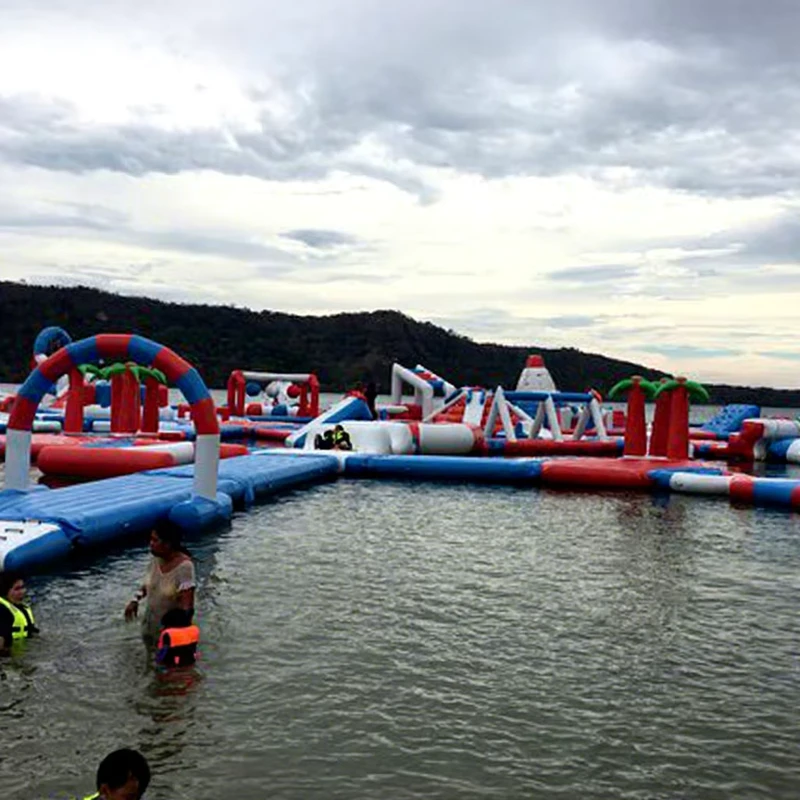 商業用浮遊インフレータブルウォーターパーク（スライドと障害物付き）