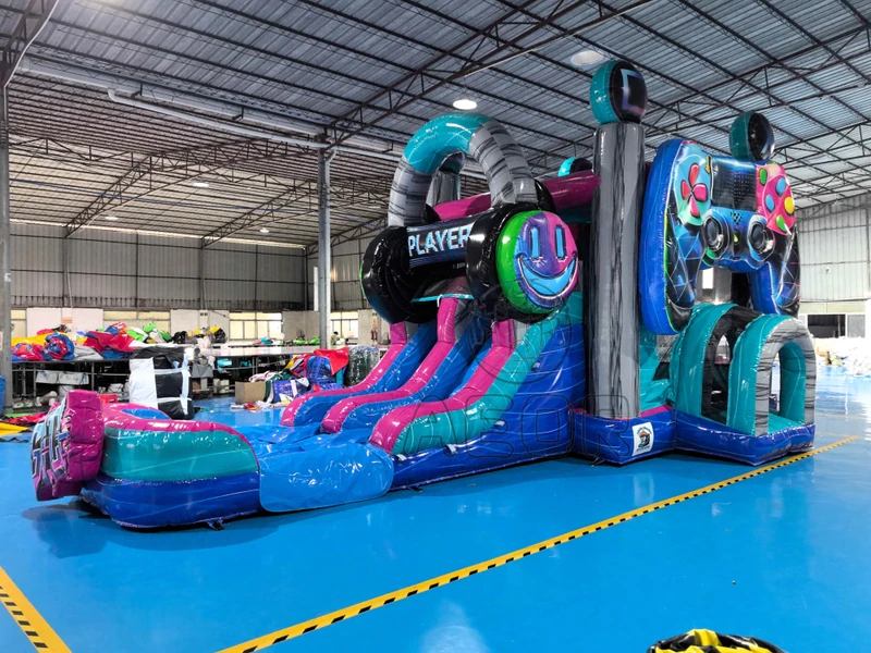 Castillo inflable temático de controlador de juego comercial con tobogán para alquiler en fiestas infantiles