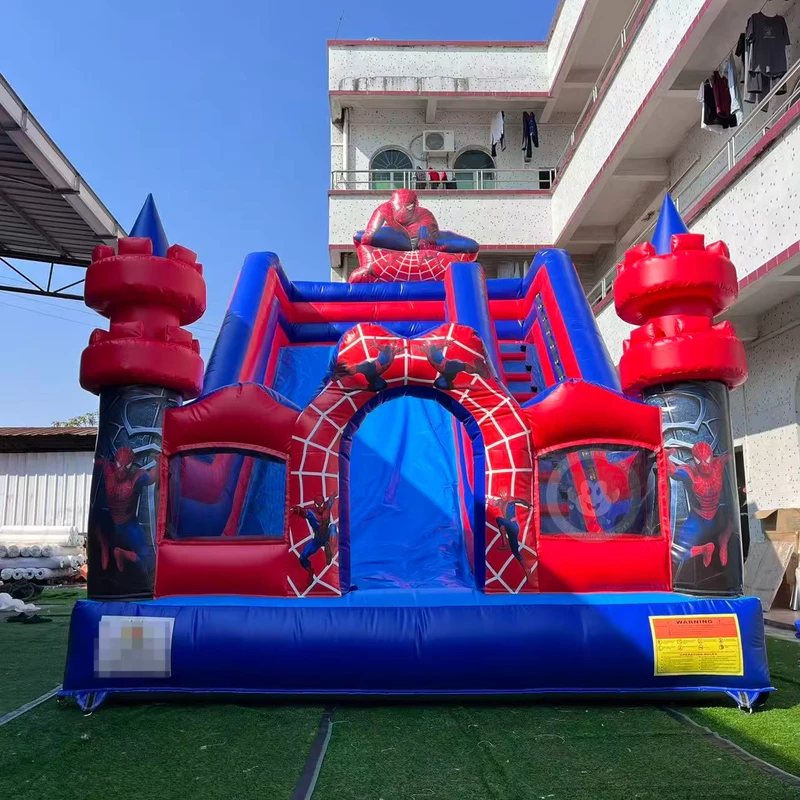 Castello gonfiabile Spiderman blu e viola con scivolo e scivolo asciutto