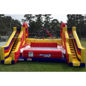 Arena di giostre gonfiabili per gladiatori commerciali, gioco interattivo di combattimento per bambini e adulti, percorso ad ostacoli all'aperto per affitto di feste