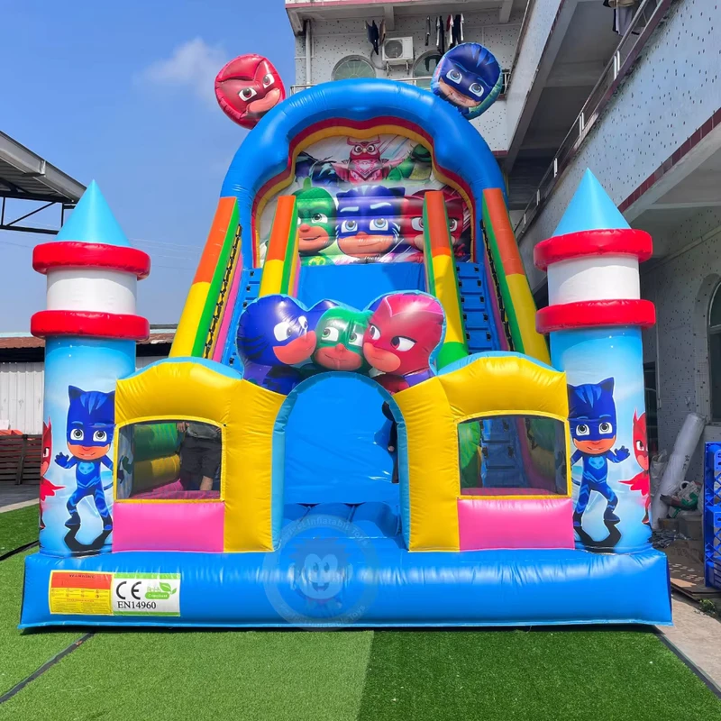 Kastil Bouncy Inflatable Komersial dengan Seluncuran untuk Taman Bermain Luar Ruangan, Seluncuran Air Besar untuk Dijual