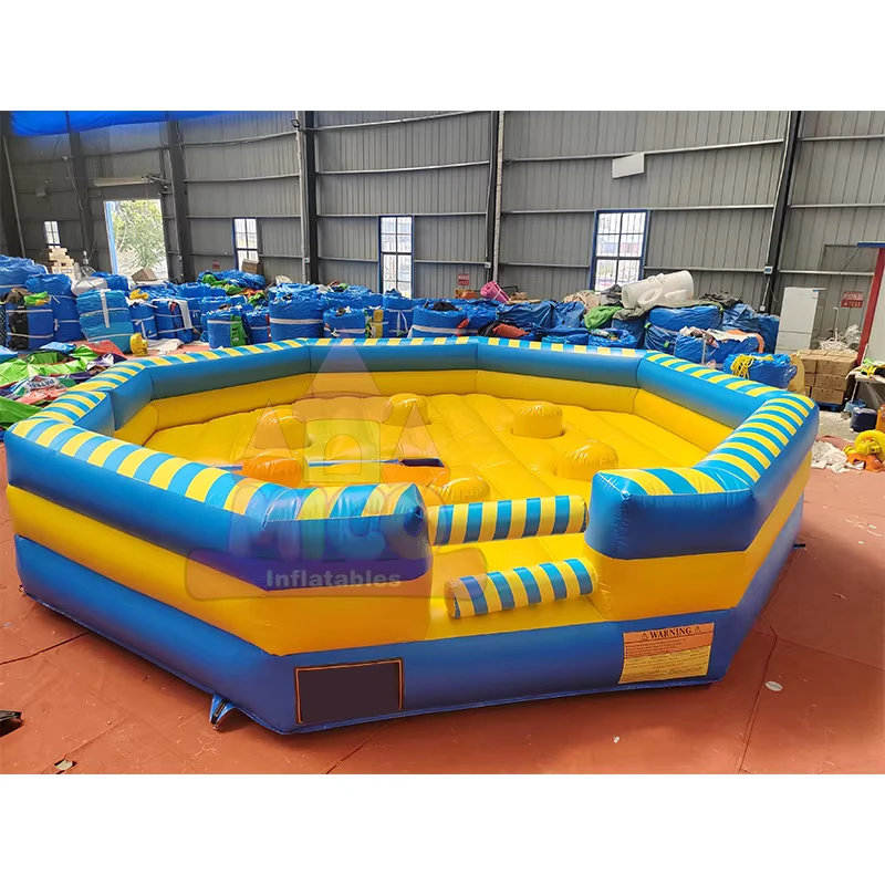 Jeu gonflable commercial Wipeout avec fosse à balles tournante - Défi Meltdown Last Man Standing pour carnaval