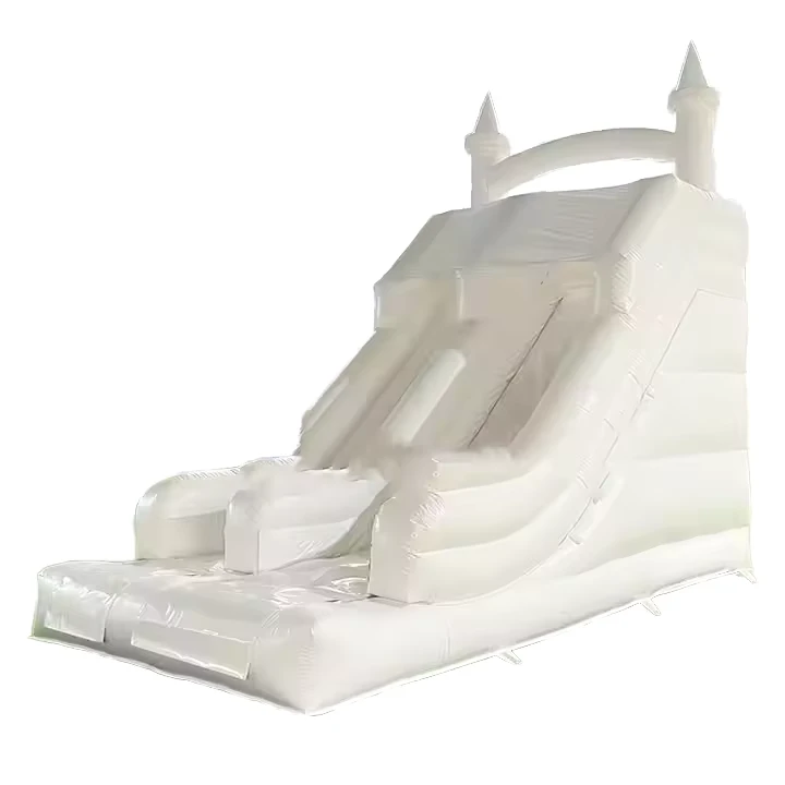 Toboggan gonflable commercial avec piscine, toboggan aquatique de mariage blanc