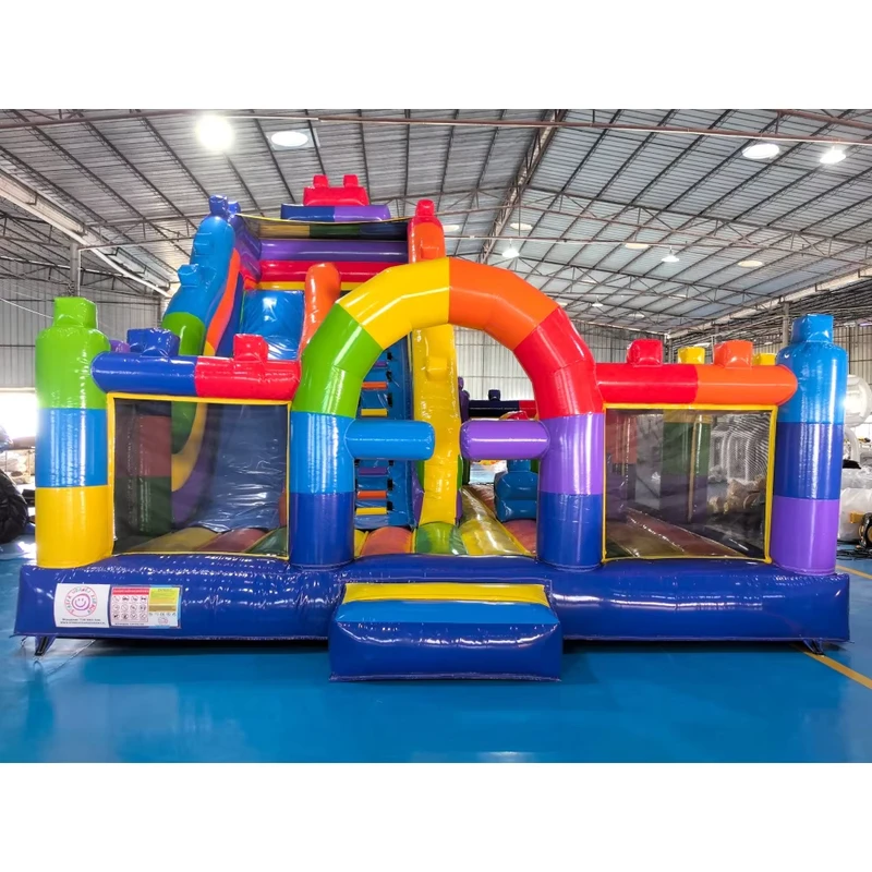 Commerciële buiten gekleurde bouwblokken, pretpark, opblaasbaar springkasteel, bounce house combo glijbaan van PVC-materiaal