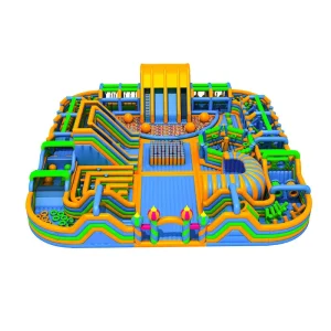 商業用アウトドアインフレータブル遊園地 PVC素材 25x25M 35人収容 保証付き