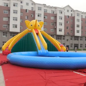 Grande piscina gonfiabile commerciale all'aperto per bambini, con scivoli d'acqua, gonfiabile per adulti
