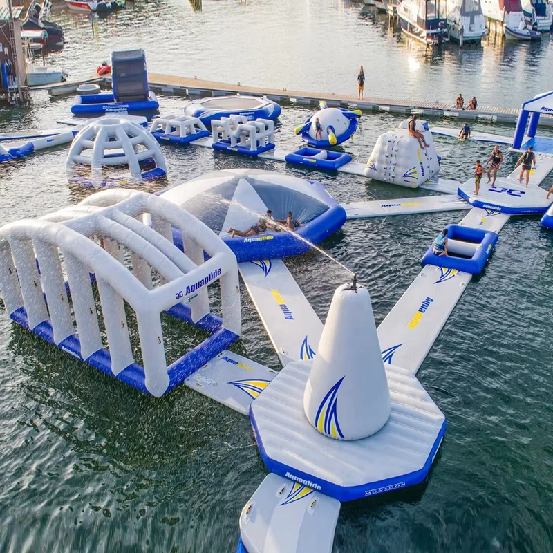 Percorso ad ostacoli gonfiabile commerciale in PVC per esterni con scivolo, parco acquatico galleggiante gonfiabile per uso in parco giochi