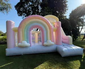 บ้านกระโดดเป่าลมสีชมพูแบบกำหนดเองสำหรับเด็กพร้อมสไลด์และปราสาทกระโดดสำหรับเด็ก