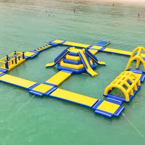 商業用ウォーターパーク インフレータブルファンパーク インフレータブル浮遊パーク 子供と大人向けの水遊び