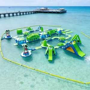商業用水遊び設備 浮遊型インフレータブル水上公園 巨大インフレータブル水上公園セット ビーチアミューズメント用