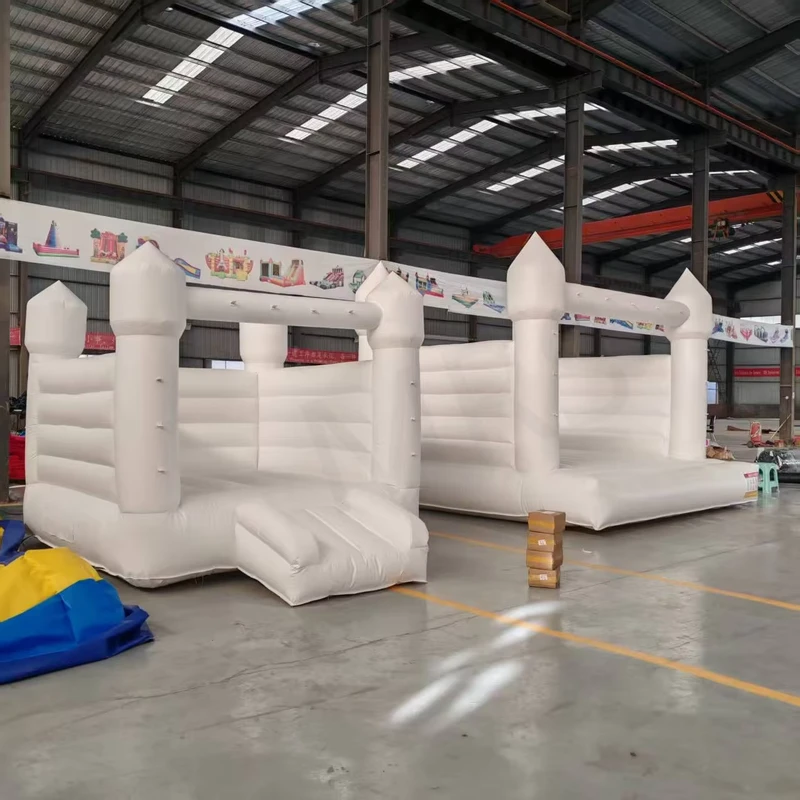 Kastil Bouncing Inflatable Pernikahan Komersial PVC Putih dengan Perlindungan UV Ukuran Kustom untuk Pesta