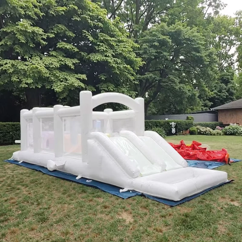 Parcours d'obstacles gonflable commercial en PVC blanc pour enfants et adultes, obstacles de sport extérieur avec toboggan, comprend souffleur