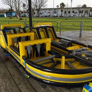 Gewerbliche aufblasbare Spiele im Freien, aufblasbare Hindernisbahn, beliebtes Spiel bei Kindern