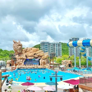 Construction d'un Parc Aquatique dans une Station de Vacances