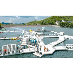 Maßgeschneiderte Aquatische Aufblasbare Hindernisse Schwimmende Freizeitgeräte Mega Schwimmende Insel Aufblasbarer Spielplatz für Erwachsenen Wasser Spaß