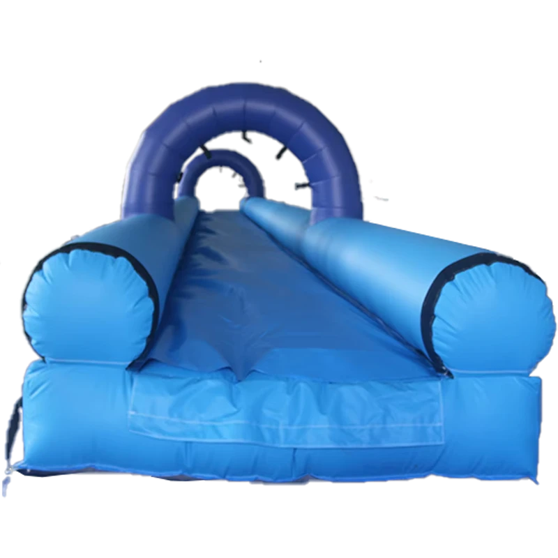 Toboggan aquatique gonflable sur mesure pour aire de jeux extérieure avec arche de pulvérisation d'eau