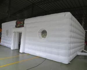 Individuell gestaltetes langlebiges weißes PVC-Plane Luftfest Aufblasbares Zelt für Veranstaltungen