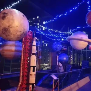 Aangepast Ontwerp Gigantische Reclame Hangende LED Opblaasbare Planeet voor Evenementdecoratie Promotie Buitententoonstelling