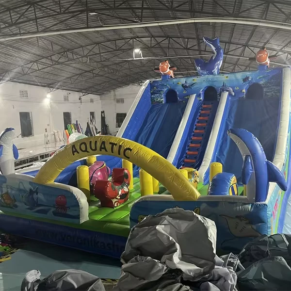 Parque Aquático Inflável Personalizado - Grande Parque de Diversões Aquático Inflável