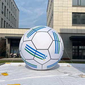 Modelli di palloni da calcio gonfiabili ermetici in PVC da 2,5 m con logo personalizzato, enormi palloni da basket e palloni da volley per la Coppa del Mondo