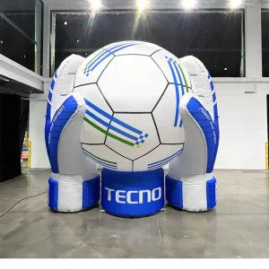 ลูกโป่งฮีเลียมฟุตบอลลอยน้ำ PVC แบบกำหนดเองสำหรับการโฆษณากีฬา ฟุตบอลยักษ์ลอยน้ำสำหรับงานฟุตบอลโลก LED