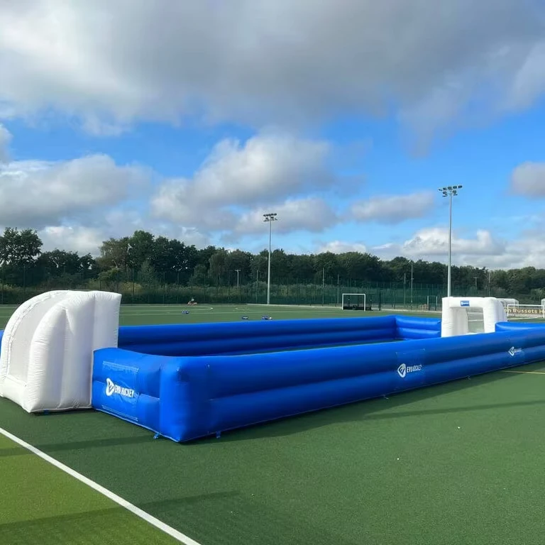 Maßgeschneiderte PVC Außenbereich Gewerbliche Sportspiel Wettbewerb Spielplatz Riesige Hockeyfelder Fußball große aufblasbare Fußballfeld