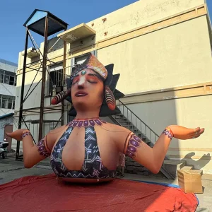 Custom Shape Inflatable Maternity Model Advertising Inflatable Woman Holding a Baby for Maternal and Infant Store Decor