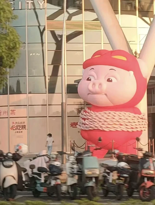 Maskot Iklan Inflatable Raksasa Bentuk Kustom Tahan Air PVC untuk Festival Karnaval Acara Komersial