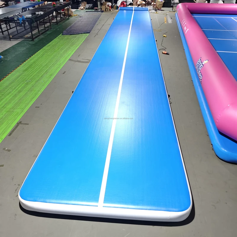 カスタマイズ可能なインフレータブルエアトラックマット - 耐久性のある PVC/ブラシ素材 ジムナスティックス、ヨガ、テコンドー、トレーニング用