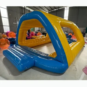Anpassbarer Sommer-Carnival Aufblasbarer Wasserpark Schwimmendes Boot Wasser-Spiel-Pool Werbung nach Größe