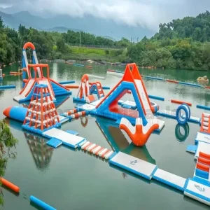 Équipement de parc aquatique flottant gonflable personnalisé pour parcs d'attractions pour adultes et enfants