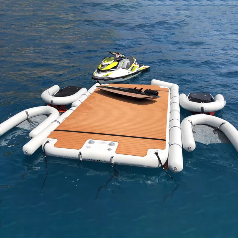 Individuell anpassbares aufblasbares Jet-Ski-U-Dock aus PVC für Jet-Skis, kommerzielle Nutzung, Wasserplattform