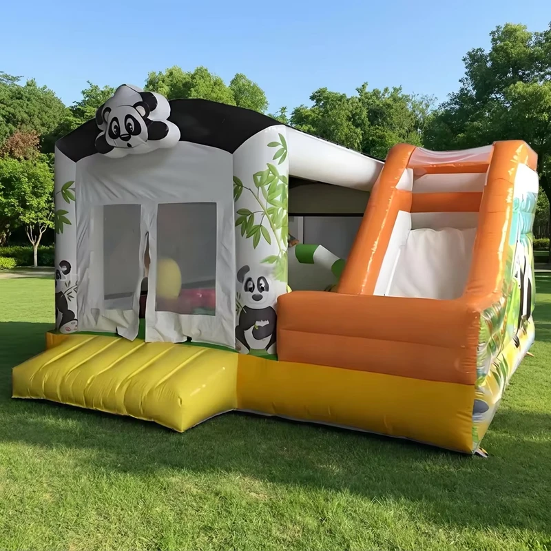 Castello gonfiabile panda personalizzato 4x4m con scivolo per bambini