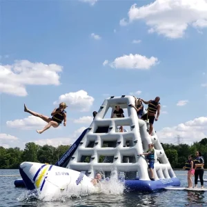カスタマイズ可能なインフレータブル浮遊水上公園