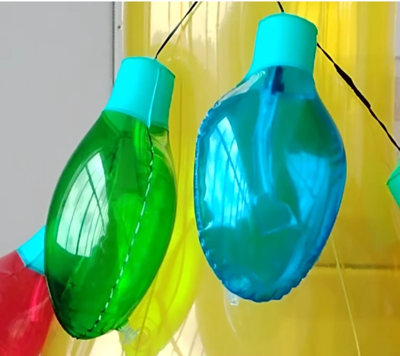 Kundenspezifische LED Aufblasbare Weihnachtslichter Hängendes Lichtdesign für die Außendekoration im Urlaub