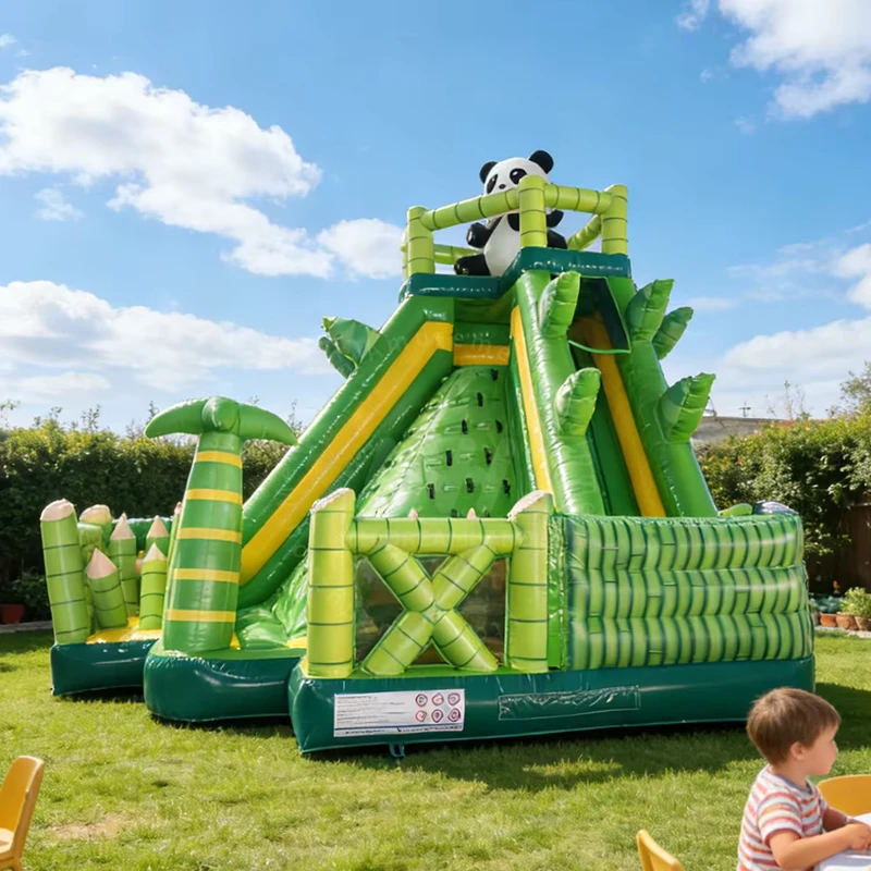 Maison gonflable à thème panda personnalisée avec toboggan, mur d'escalade et trampoline pour les fêtes d'enfants