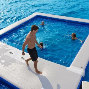 Maßgeschneiderter tragbarer aufblasbarer schwimmender Ozean-Meer-Schwimmingpool mit Netz